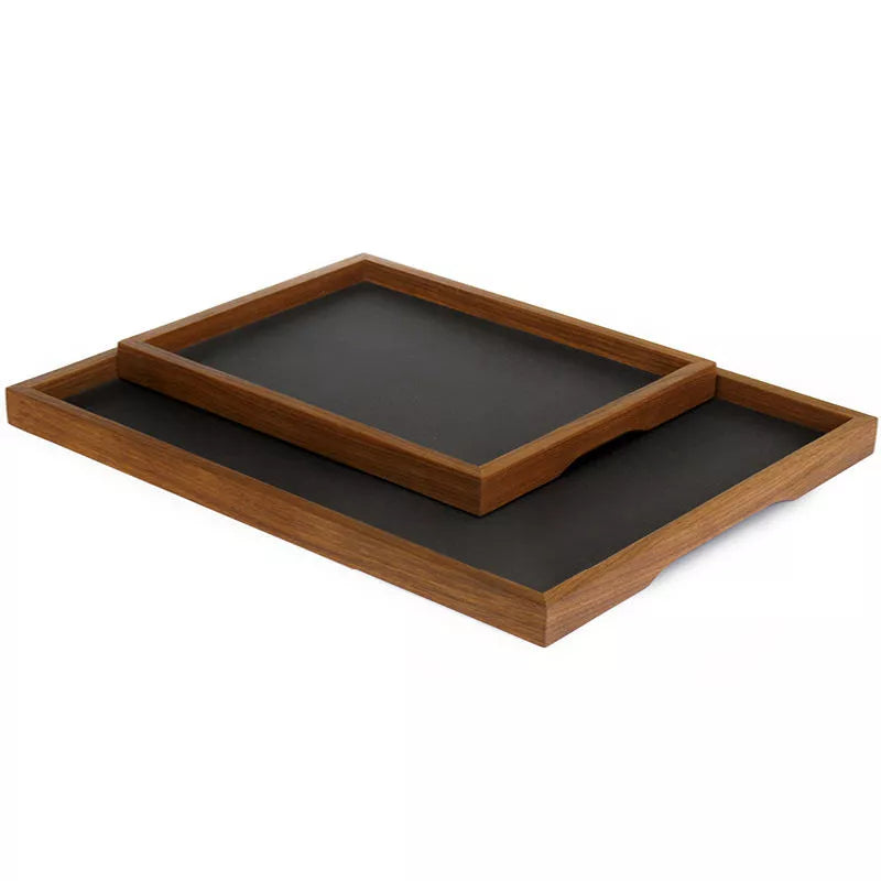Grosses Serviertablett „Basic L“ aus geöltem Nussbaumholz mit schwarzer HPL-Fläche – 50 × 39,5 cm