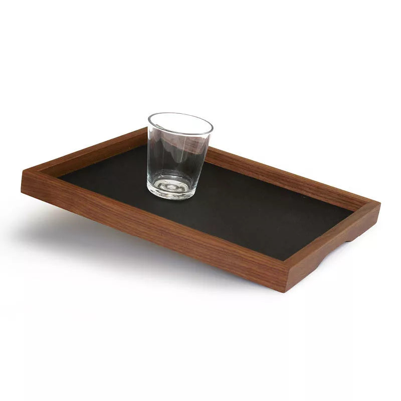 Kleines Serviertablett „Basic S“ aus geöltem Nussbaumholz mit schwarzer HPL-Fläche – 35,5 × 28 cm
