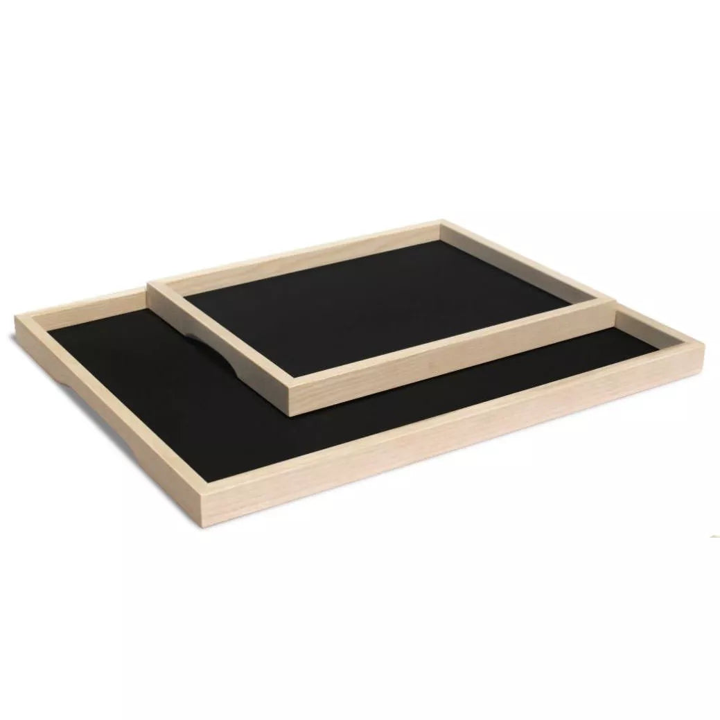 Grosses Serviertablett „Basic L“ aus unbehandeltem Eschenholz mit schwarzer HPL-Fläche – 50 × 39,5 cm