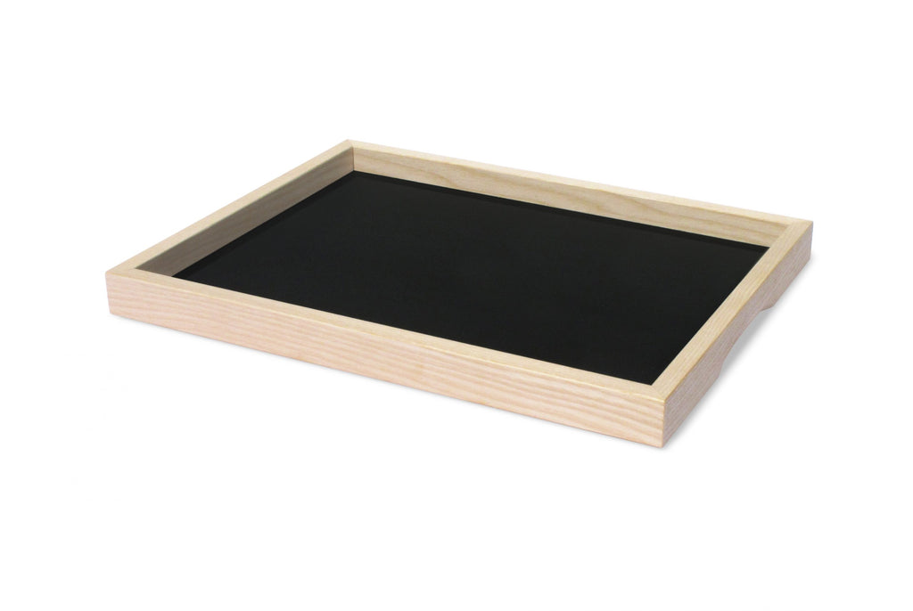 Kleines Serviertablett „Basic S“ aus unbehandeltem Eschenholz mit schwarzer HPL-Fläche – 35,5 × 28 cm